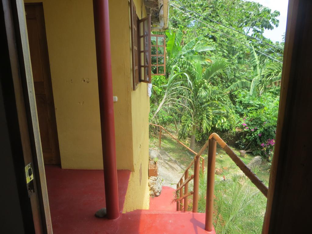 La Familia Guest House And Natural Farm Port Antonio Exterior photo