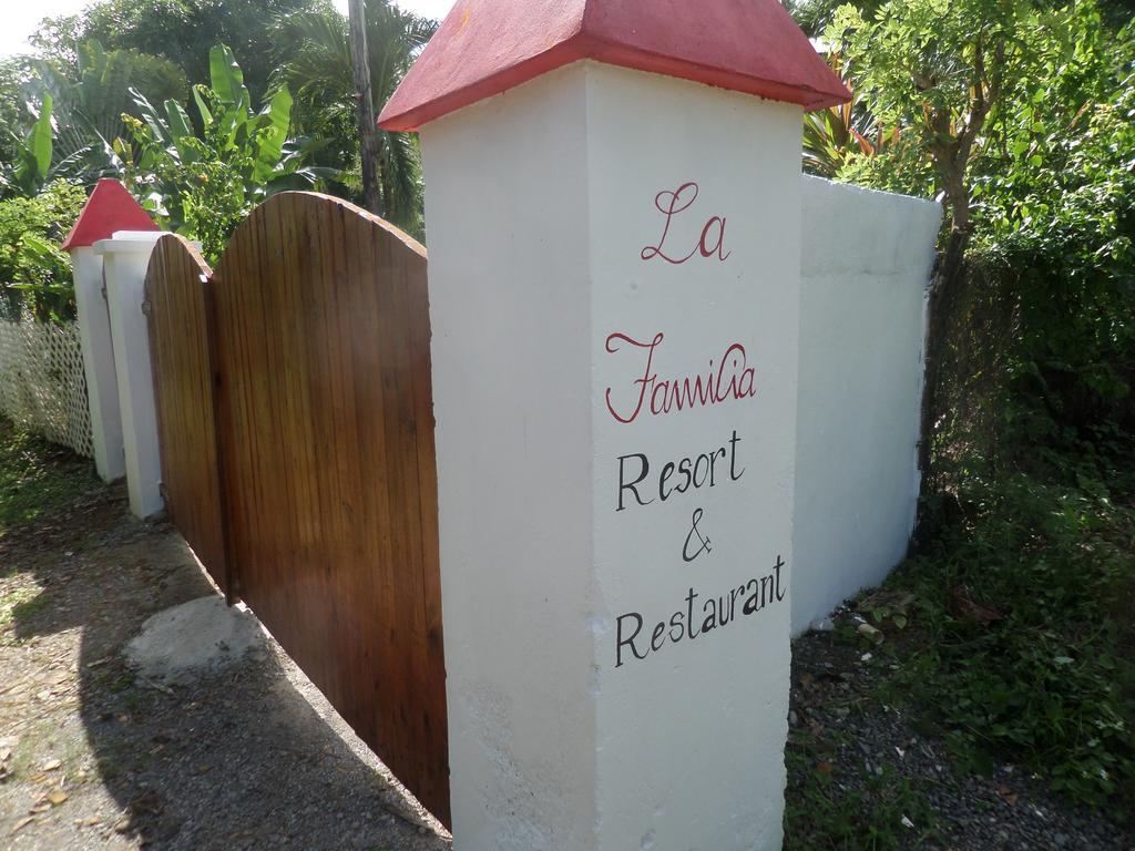 La Familia Guest House And Natural Farm Port Antonio Exterior photo